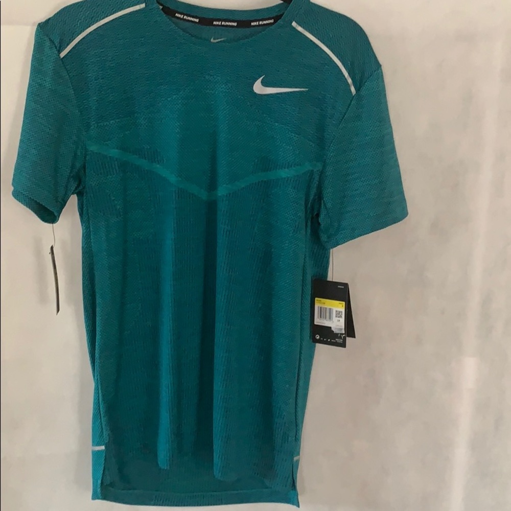 Nike men’s t shirt